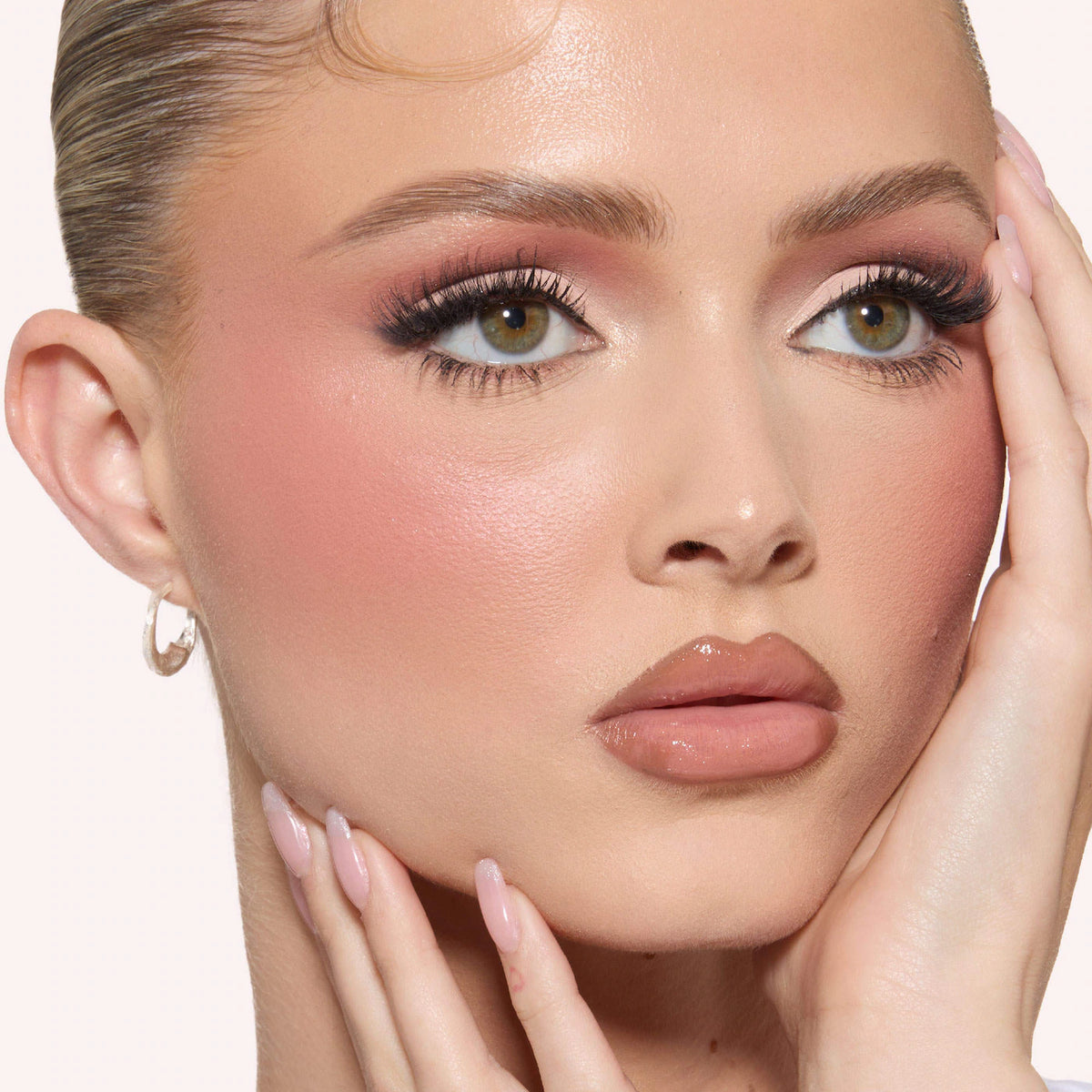 HUDA BEAUTY Blush Filter Blurring Blushlighters Palette - Toasty Peach
